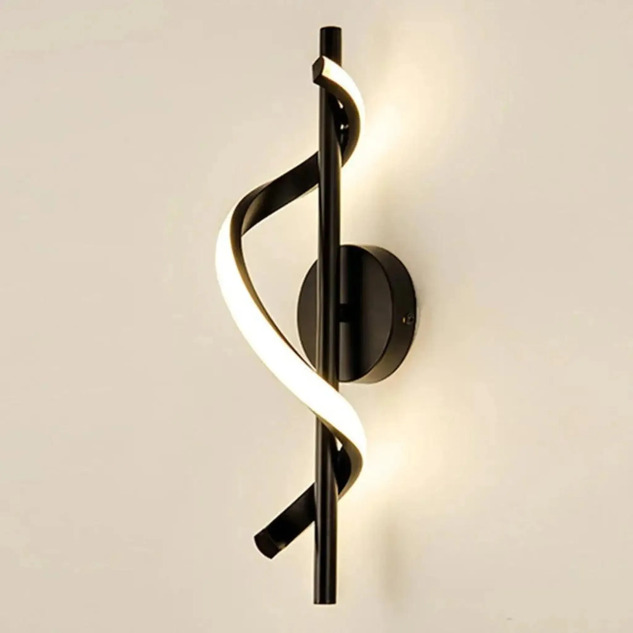 Arandela Dourada Sensacional com Design Espiral e Iluminação Suave