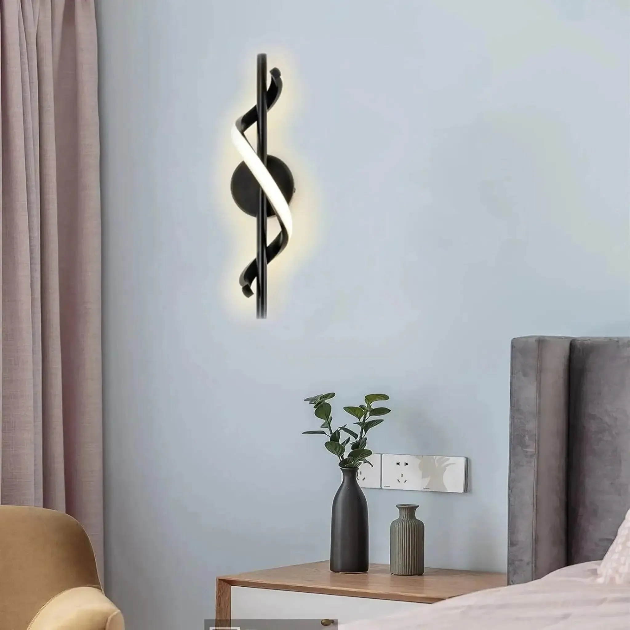 Arandela Dourada Sensacional com Design Espiral e Iluminação Suave