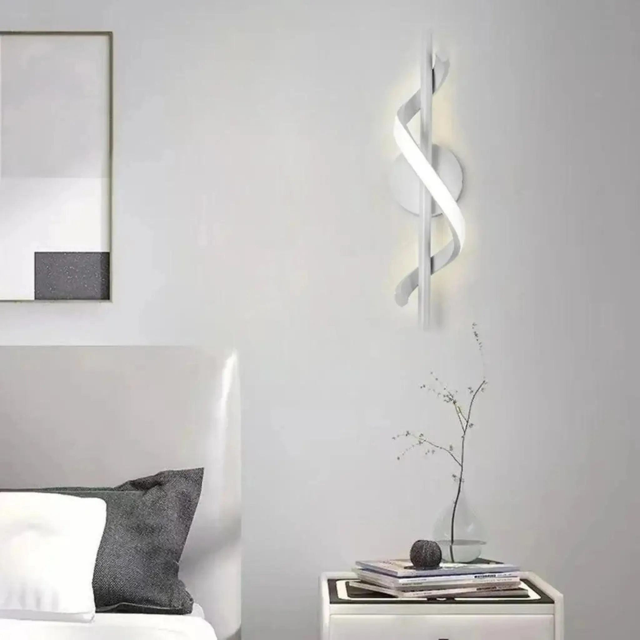 Arandela Dourada Sensacional com Design Espiral e Iluminação Suave