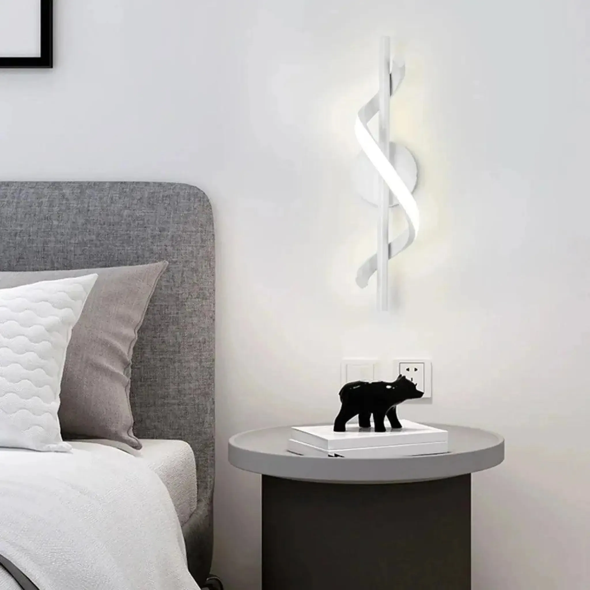 Arandela Dourada Sensacional com Design Espiral e Iluminação Suave