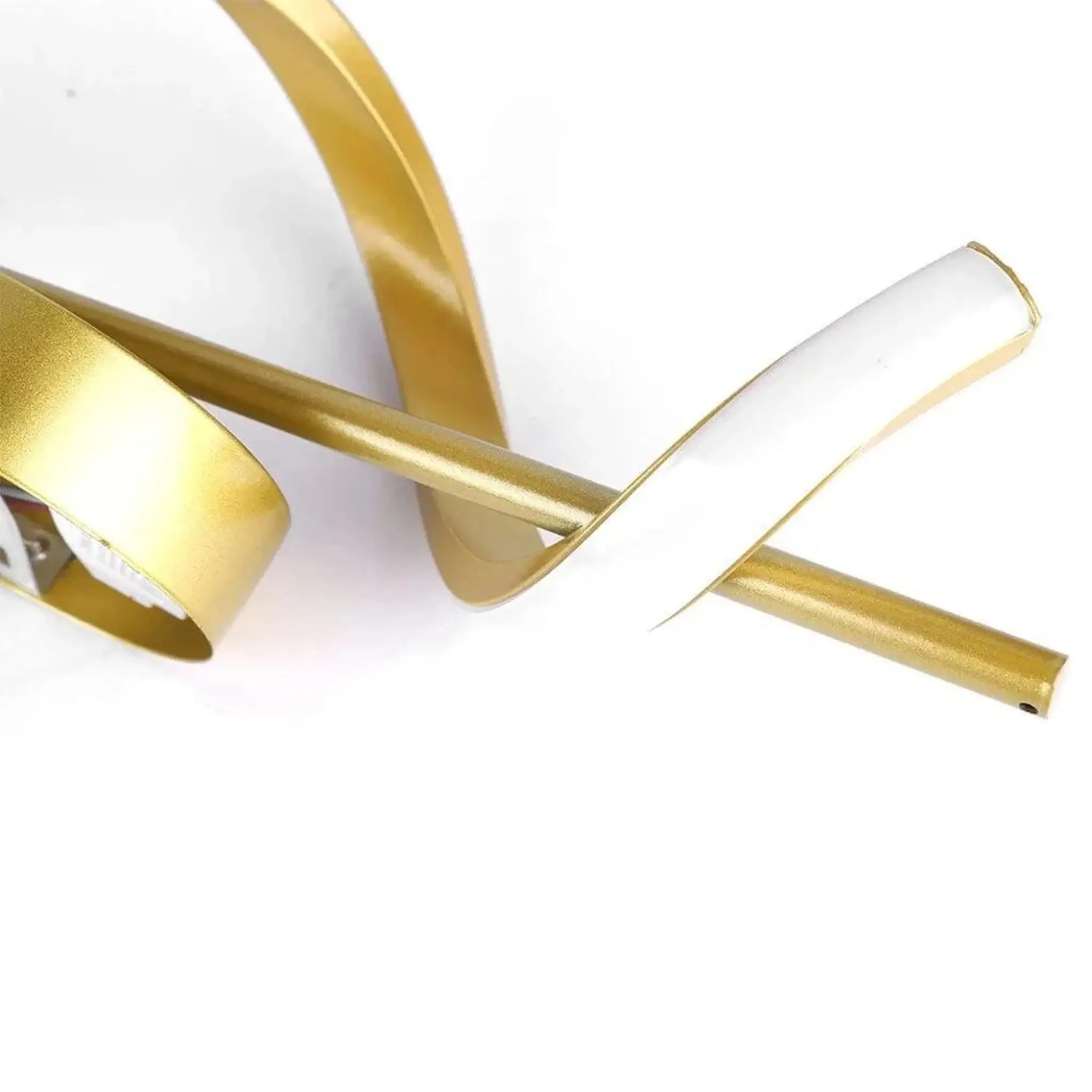Arandela Dourada Sensacional com Design Espiral e Iluminação Suave