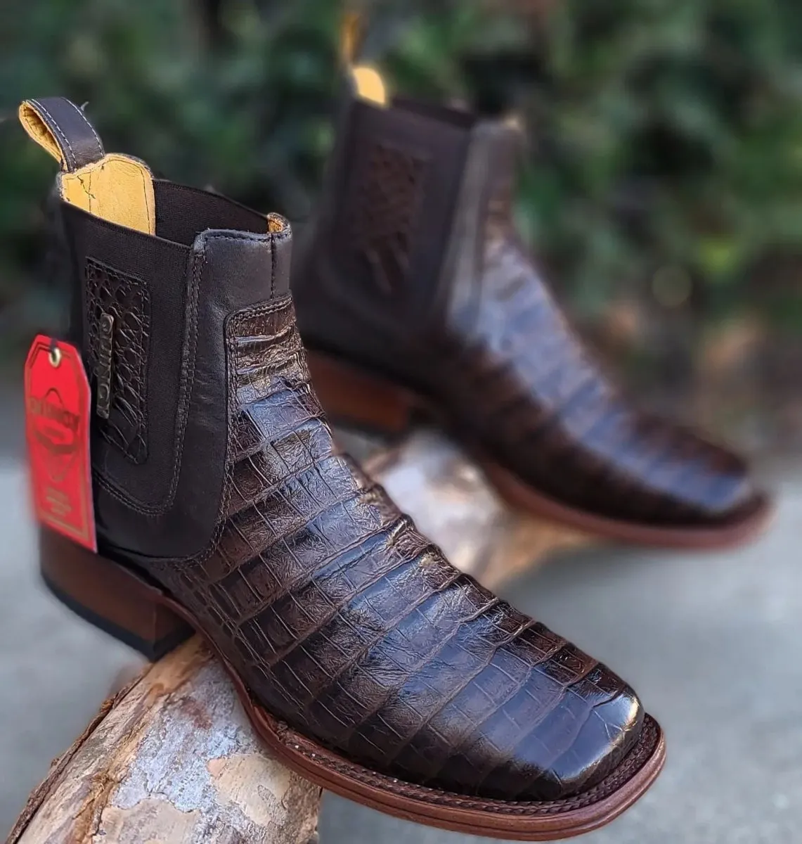 Botines de Cocodrilo Grabado Nuca con Punta Cuadrada Color Chocolate Q82B8294