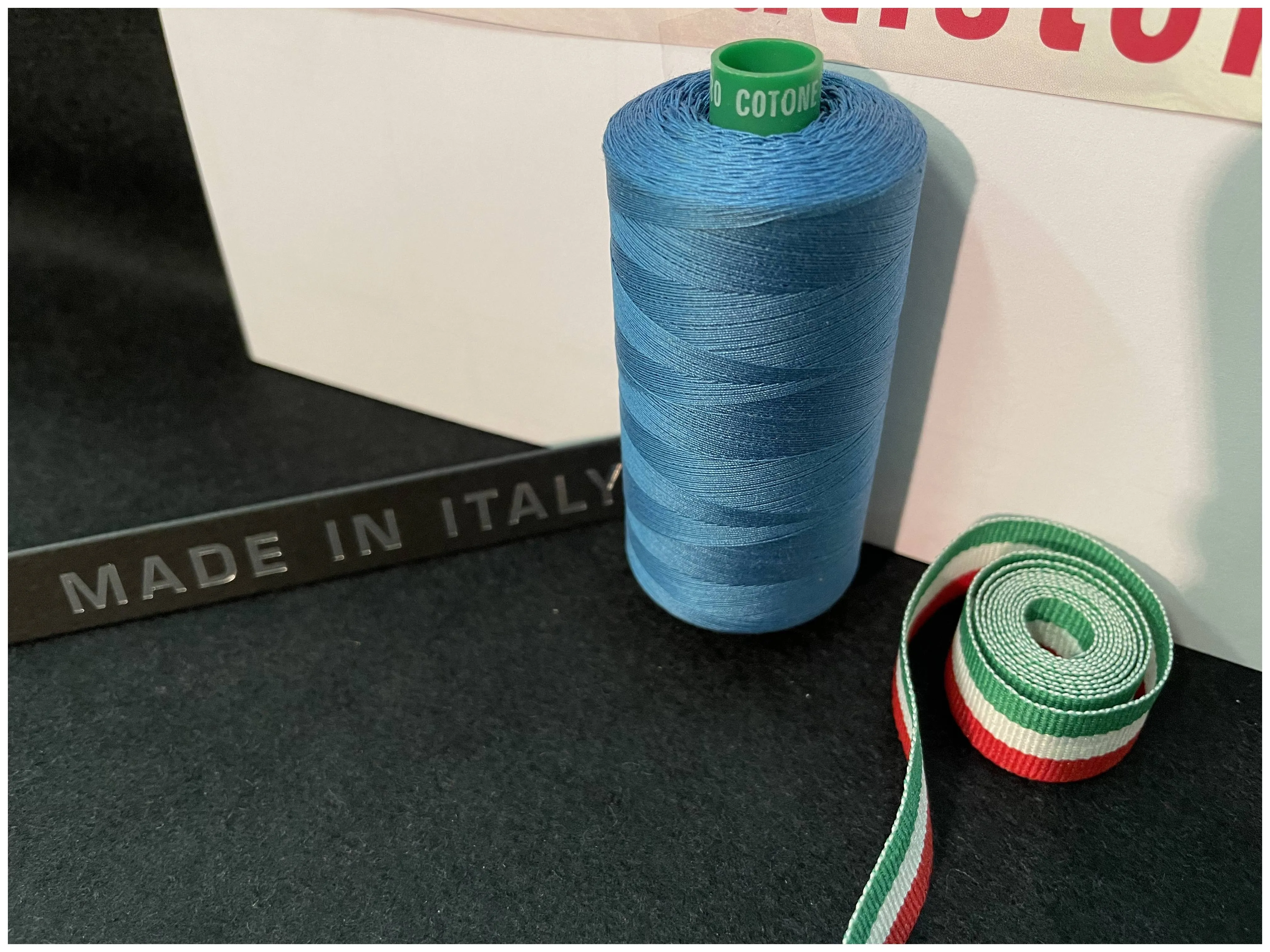 Filo Cucirino Di Cotone Blu Medio