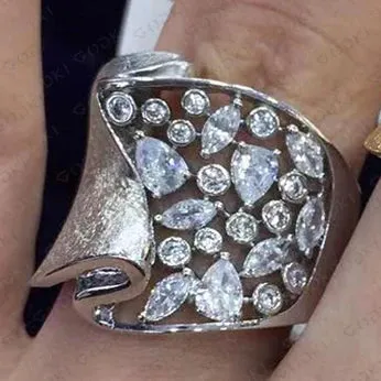 High Quality HOT New Luxury Trendy Vintage golden Rings