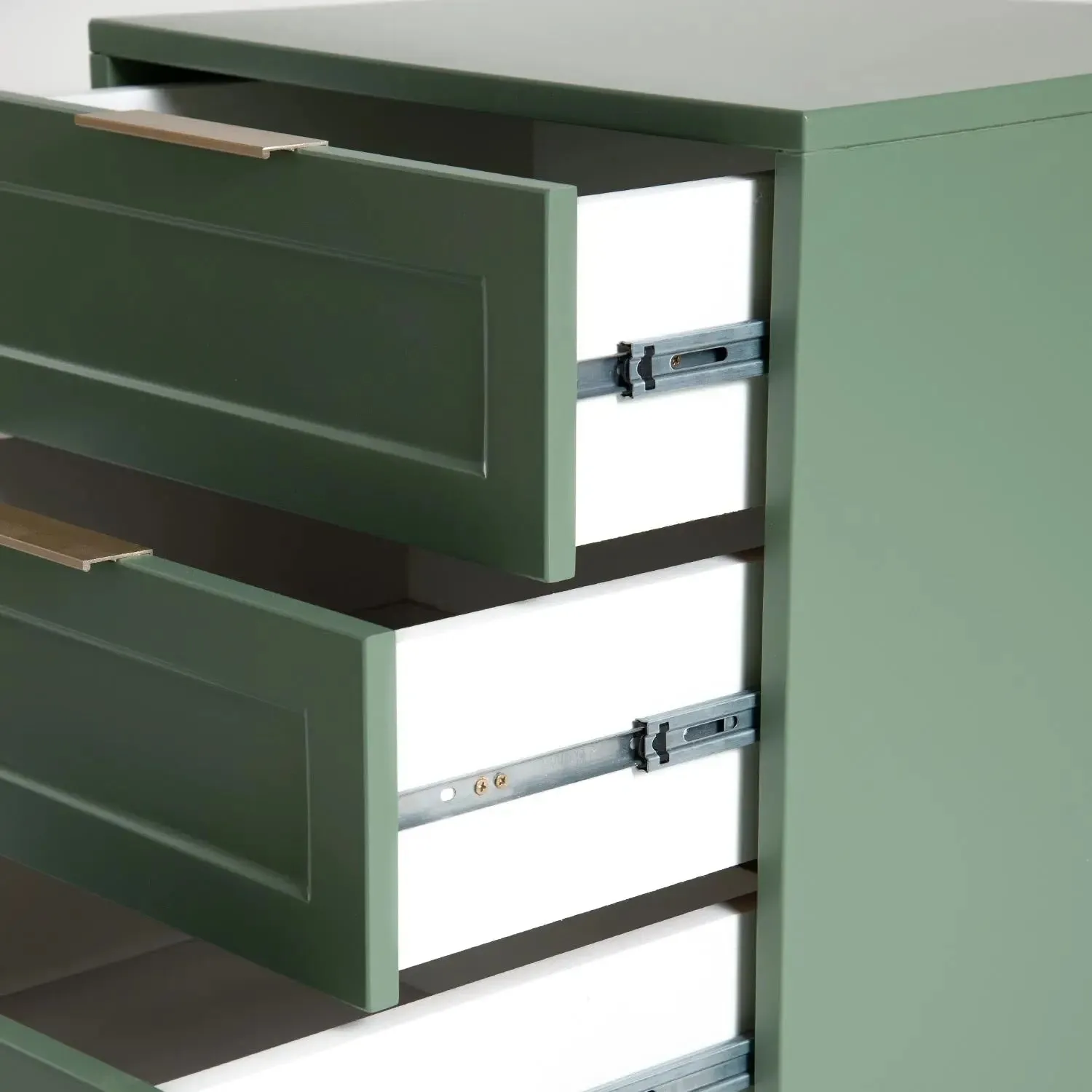 Mesa de Cabeceira com 3 Gavetas Myranda 45 cm - Verde Oliva c/ Dourado