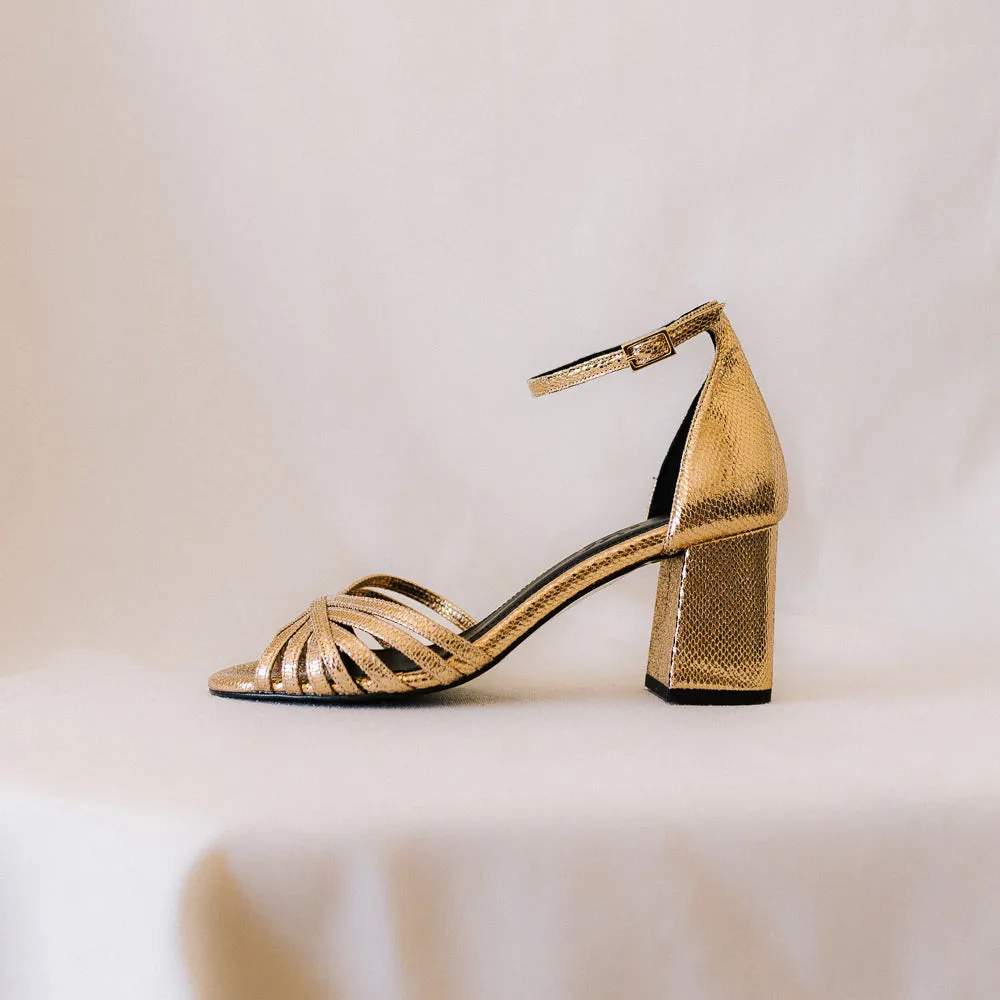 SANDALIA AITANA PIEL GRABADA ORO TACÓN 6CM