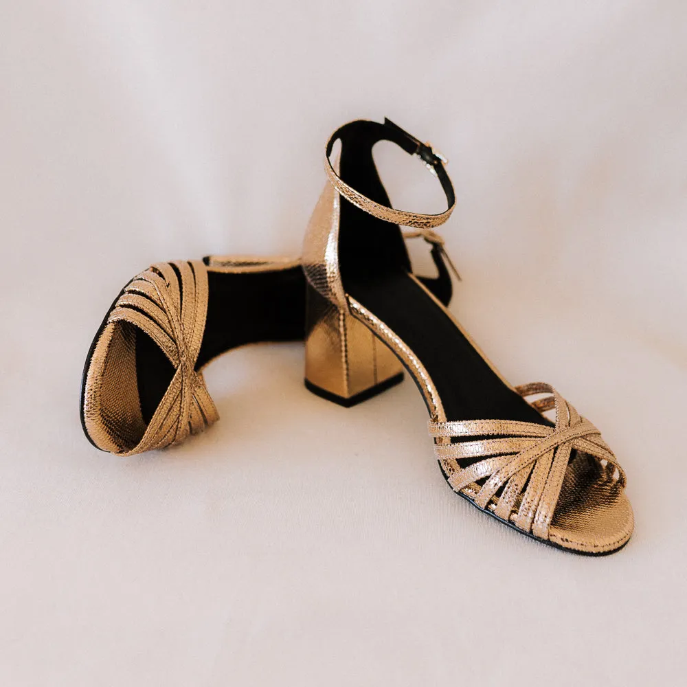 SANDALIA AITANA PIEL GRABADA ORO TACÓN 6CM