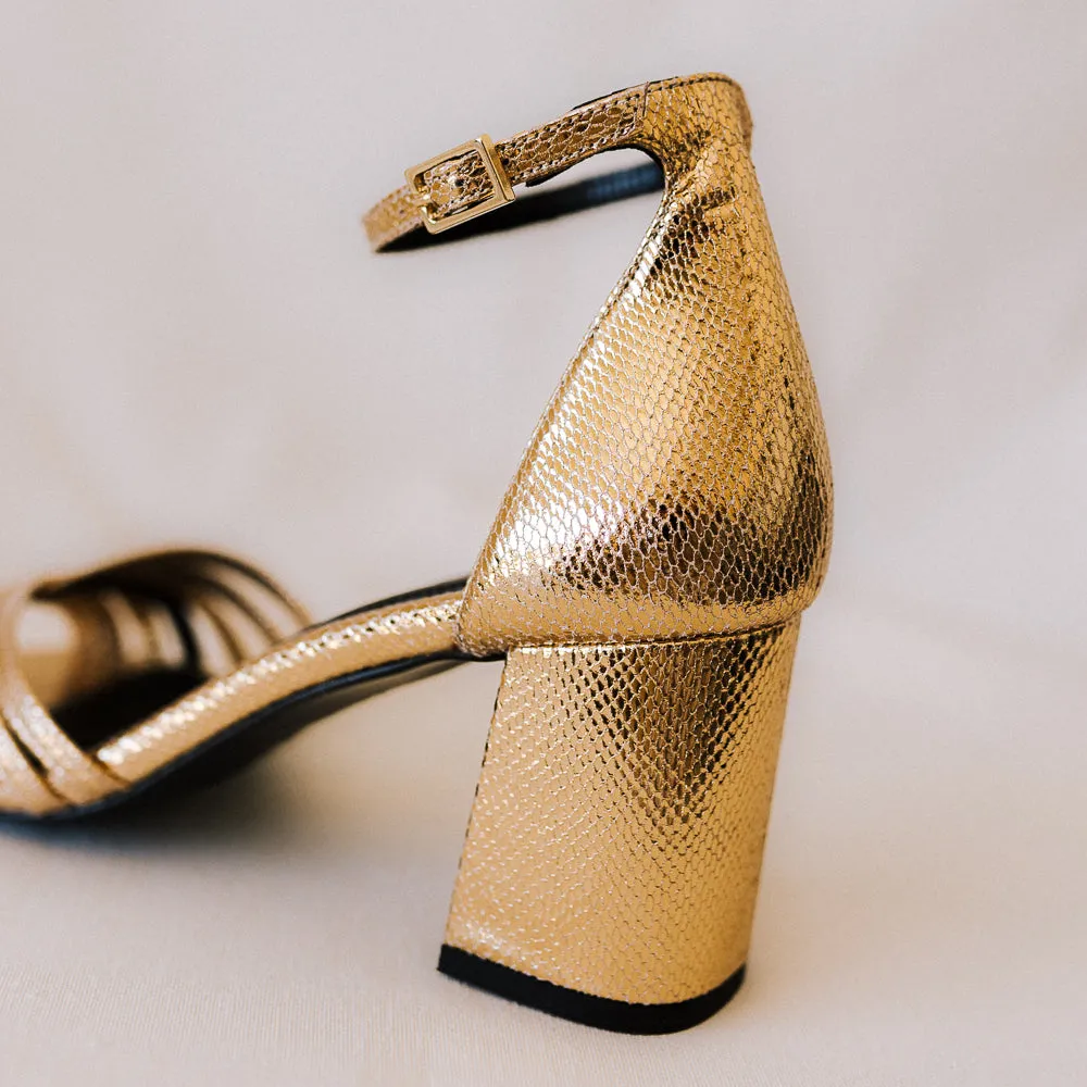 SANDALIA AITANA PIEL GRABADA ORO TACÓN 6CM