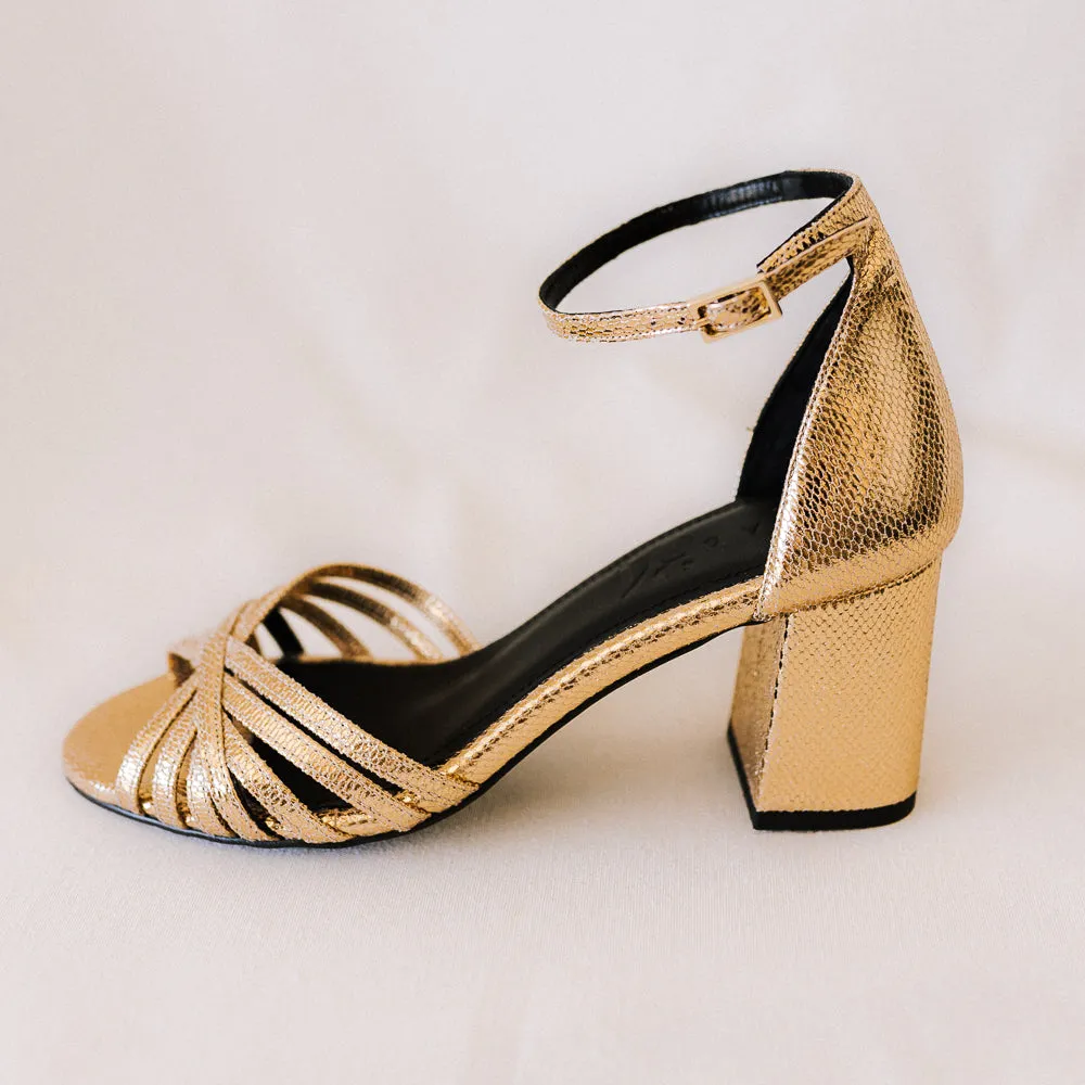 SANDALIA AITANA PIEL GRABADA ORO TACÓN 6CM
